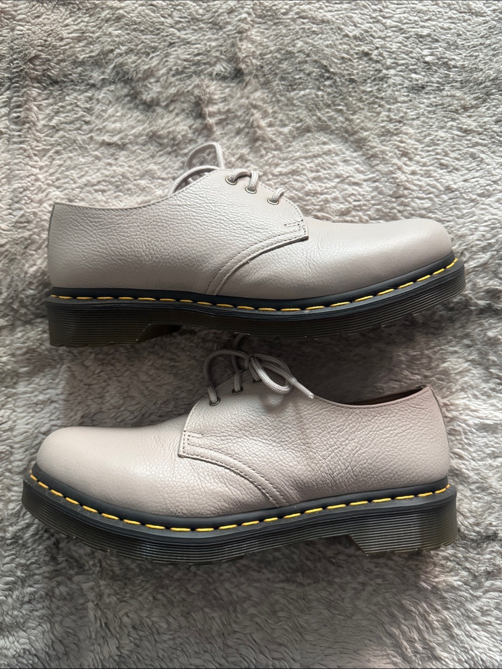 Dr. Martens Cream Leather 3-Eye Derby Shoes - Picture 2 of 6